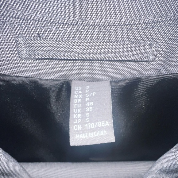 Brand:forever 21 
Model: suit
Color:grey 
Condition:9/10 
Size:S jacket/29 pants - Picture 1 of 2